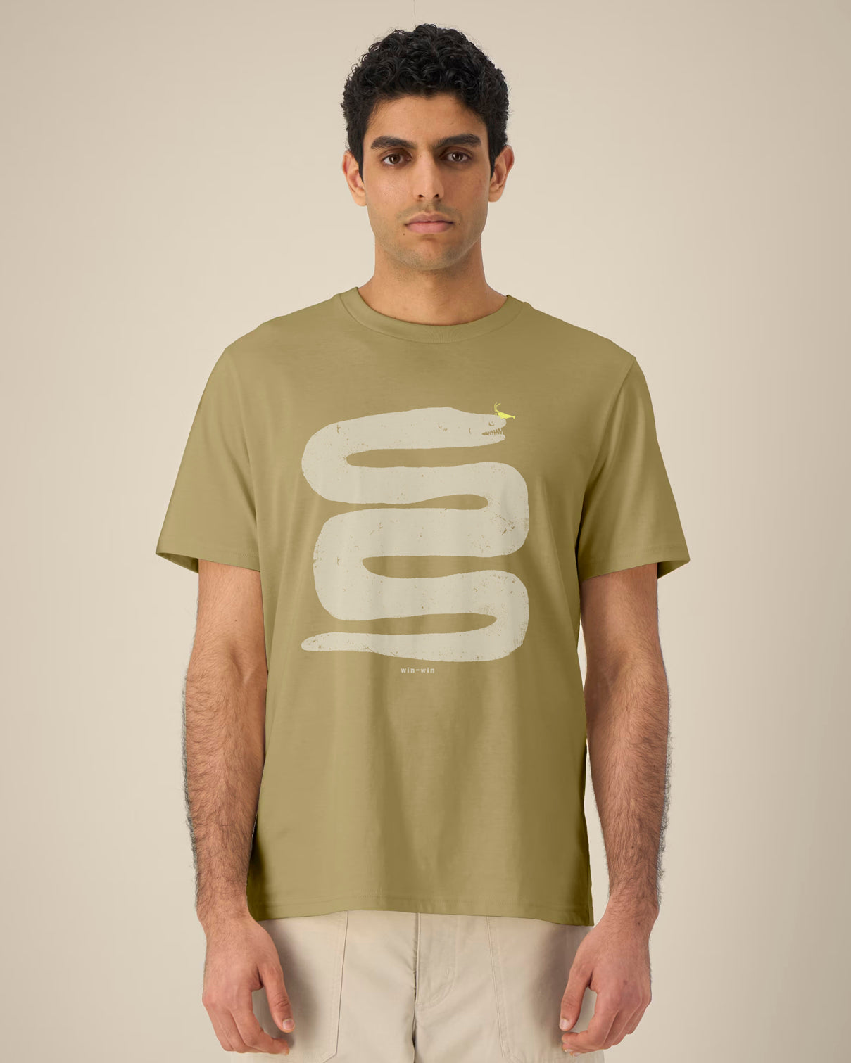 Camiseta Chorlito modelo WIN WIN en color Aceituna